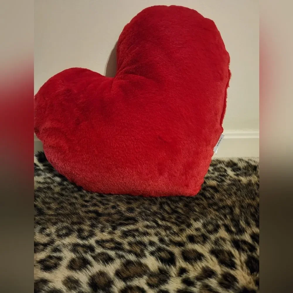 Red ❤️ Heart Shaped Faux Fur Throw Pillow Amazing Pillow! Soft and Plush